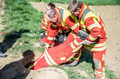 Filderstadt-Sielmingen: Jack Russel Terrier â€žAmigoâ€œ erfolgreich aus Kanalrohr gerettet